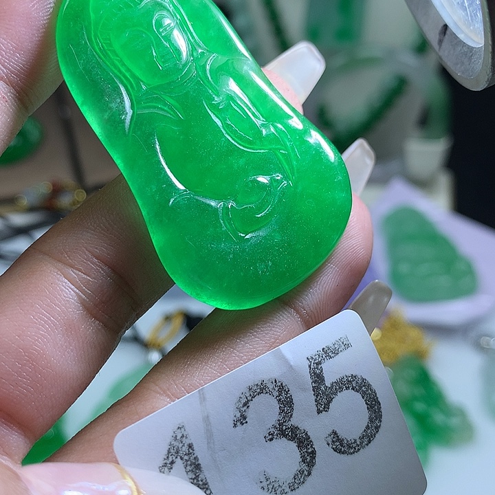 翡翠未镶嵌吊坠(赠链)翡翠