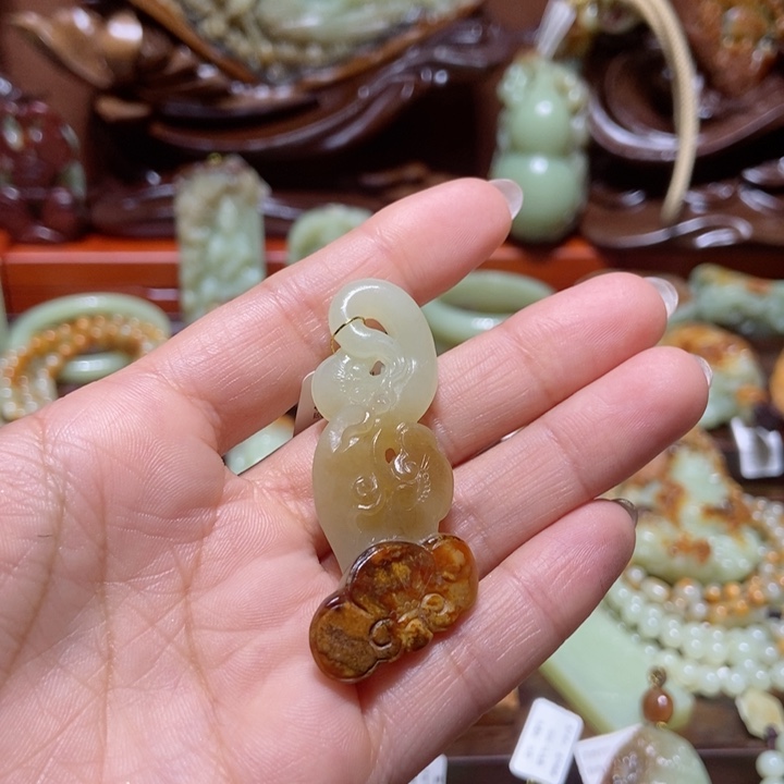 岫岩河磨玉（透闪石质玉）挂件未镶嵌7****3