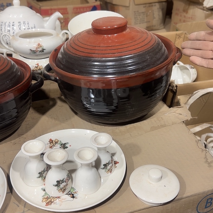 库存微瑕铁红釉砂锅大