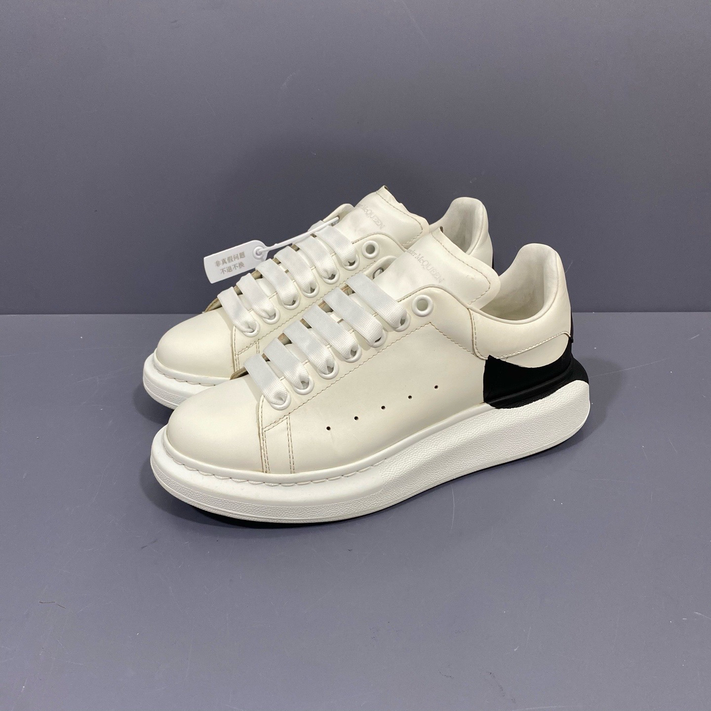 99新 Alexander McQueen/亚历山大·麦昆 38码麦昆黑白很新休闲鞋 