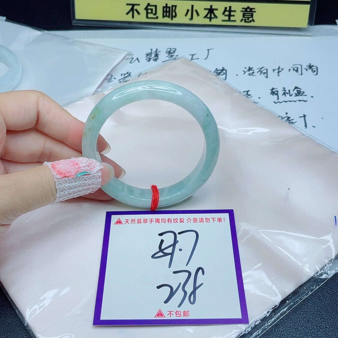 翡翠手镯未镶嵌翡翠
