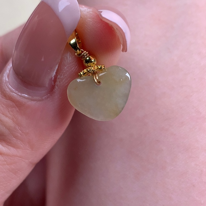 翡翠颈饰未镶嵌爱心