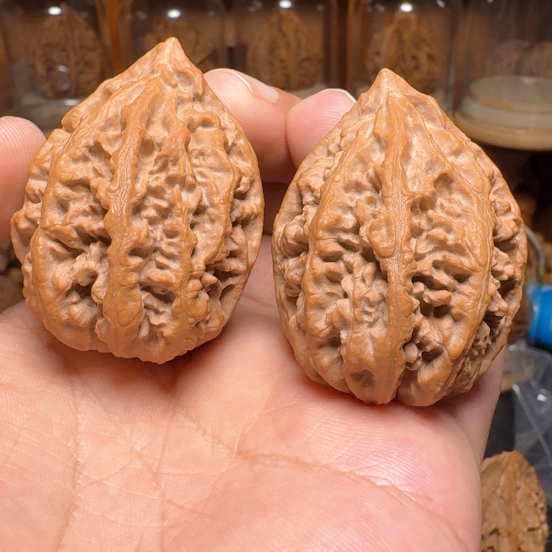 文玩核桃把件40克白山塔