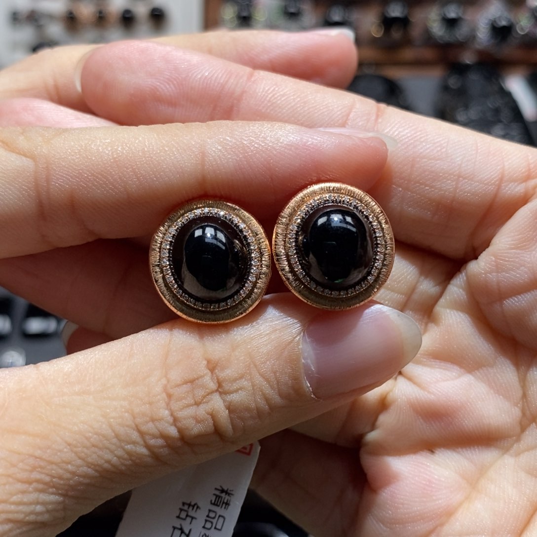 18K金镶嵌翡翠耳饰默**首墨翠