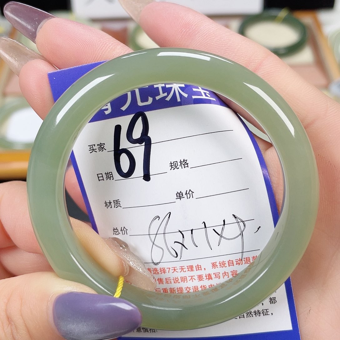 和田玉手镯未镶嵌