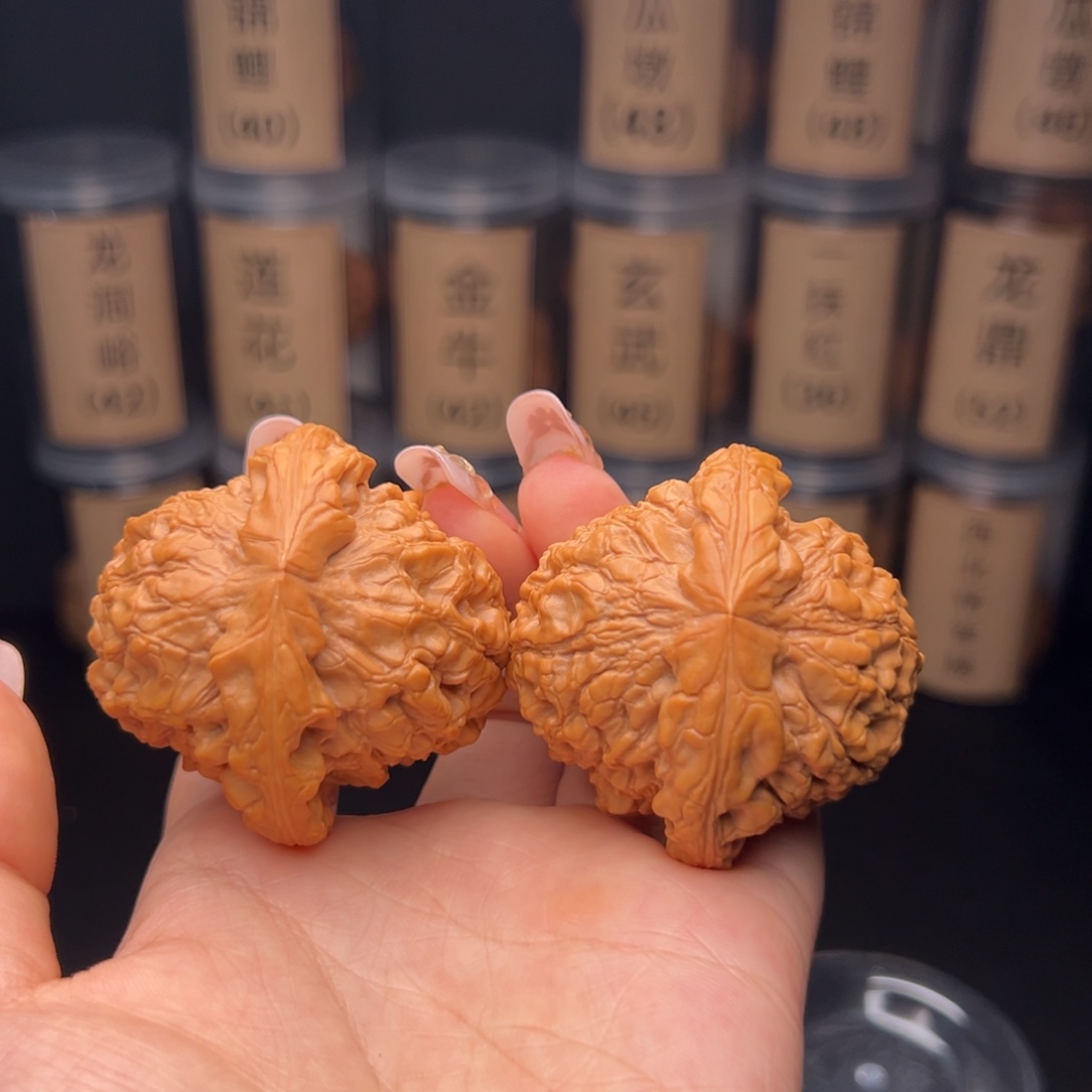 顾***文玩核桃吊坠龙鼎