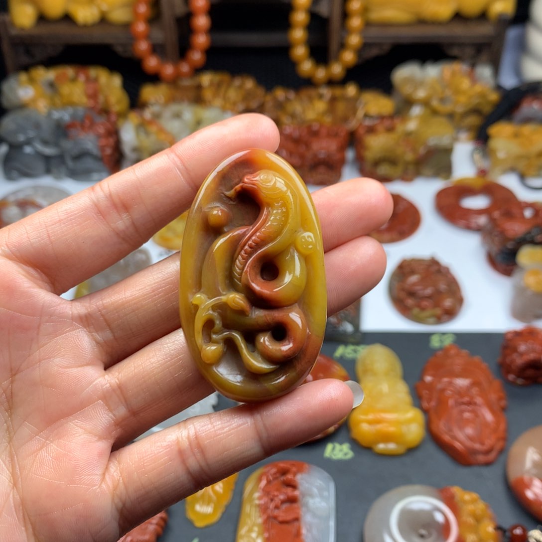 石英质玉（黄龙玉）挂件未镶嵌