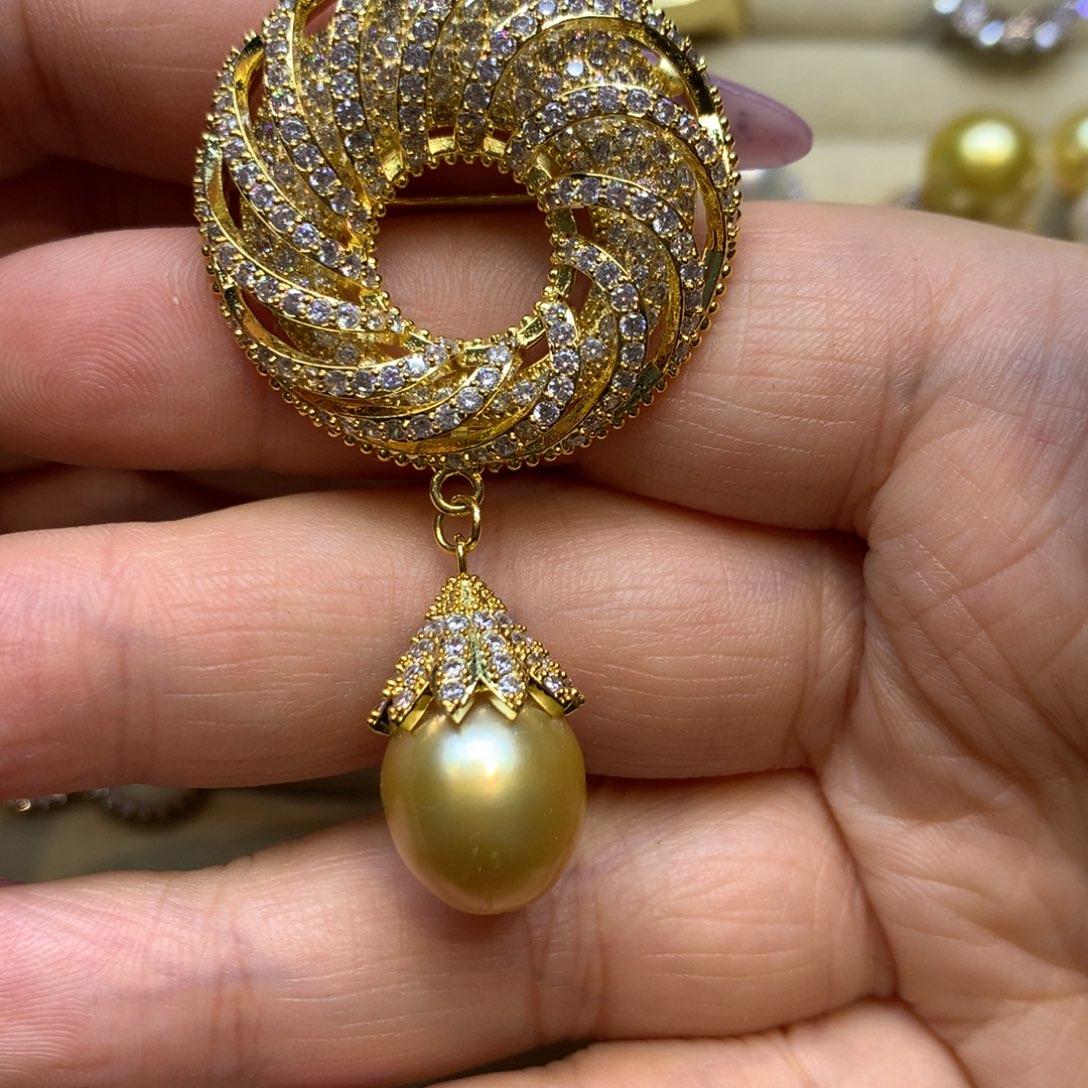 未镶嵌胸饰海水珍珠