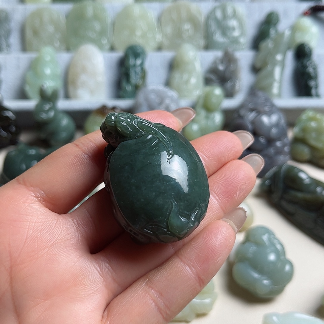 和田玉未镶嵌把件