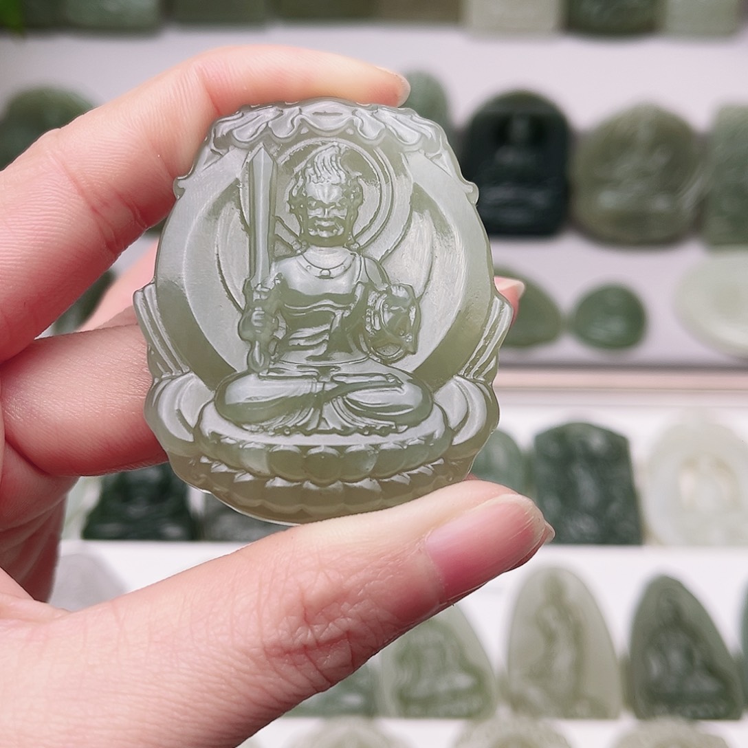 小***洋和田玉未镶嵌颈饰