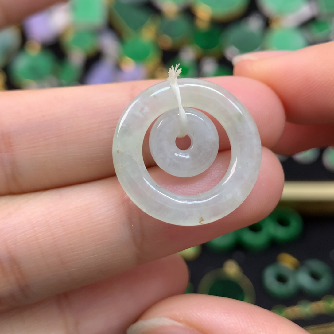 翡翠未镶嵌吊坠(不含链)有纹裂