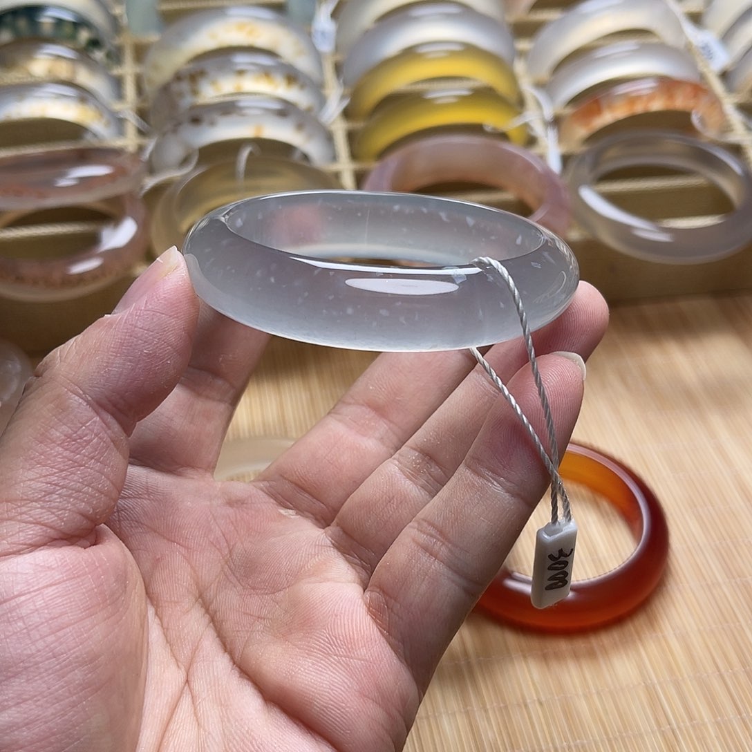 玛瑙/玉髓手镯未镶嵌