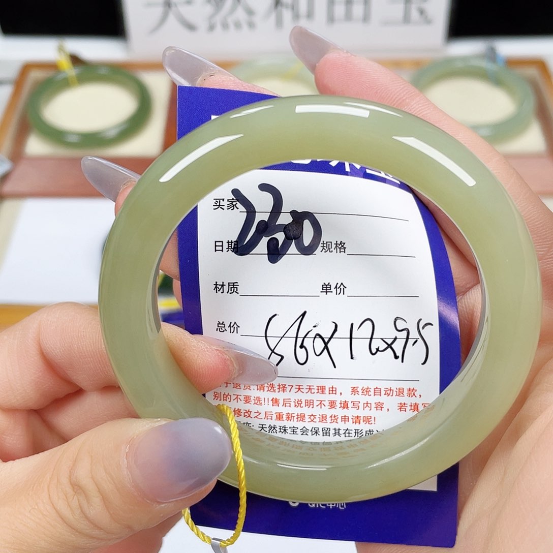 和田玉手镯未镶嵌