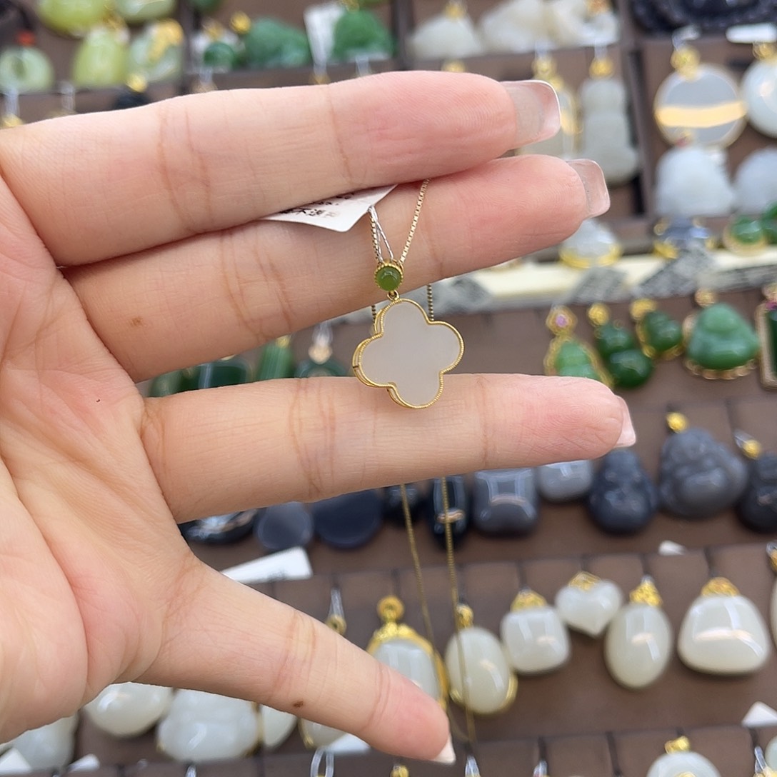 和田玉18K金镶嵌吊坠(赠链)