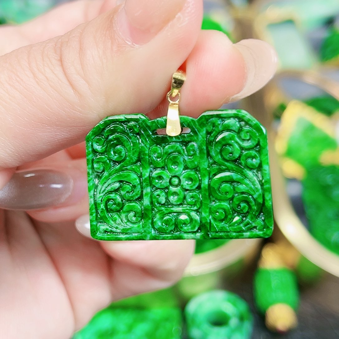 翡翠颈饰18K金镶嵌吊坠31-21-3.4