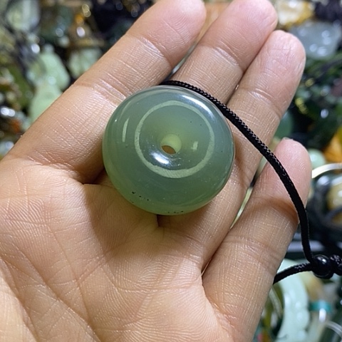 岫玉未镶嵌颈饰挂件