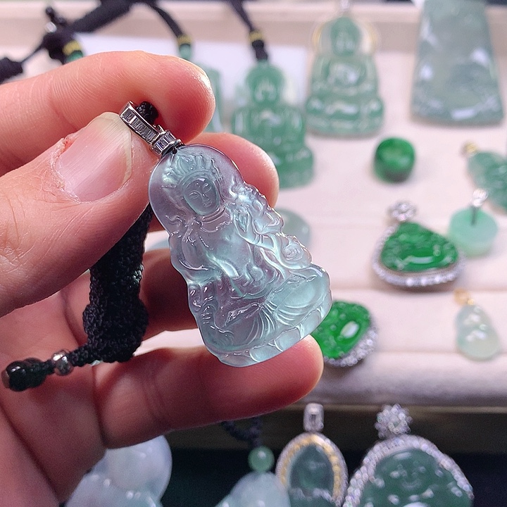 翡翠颈饰未镶嵌翡翠