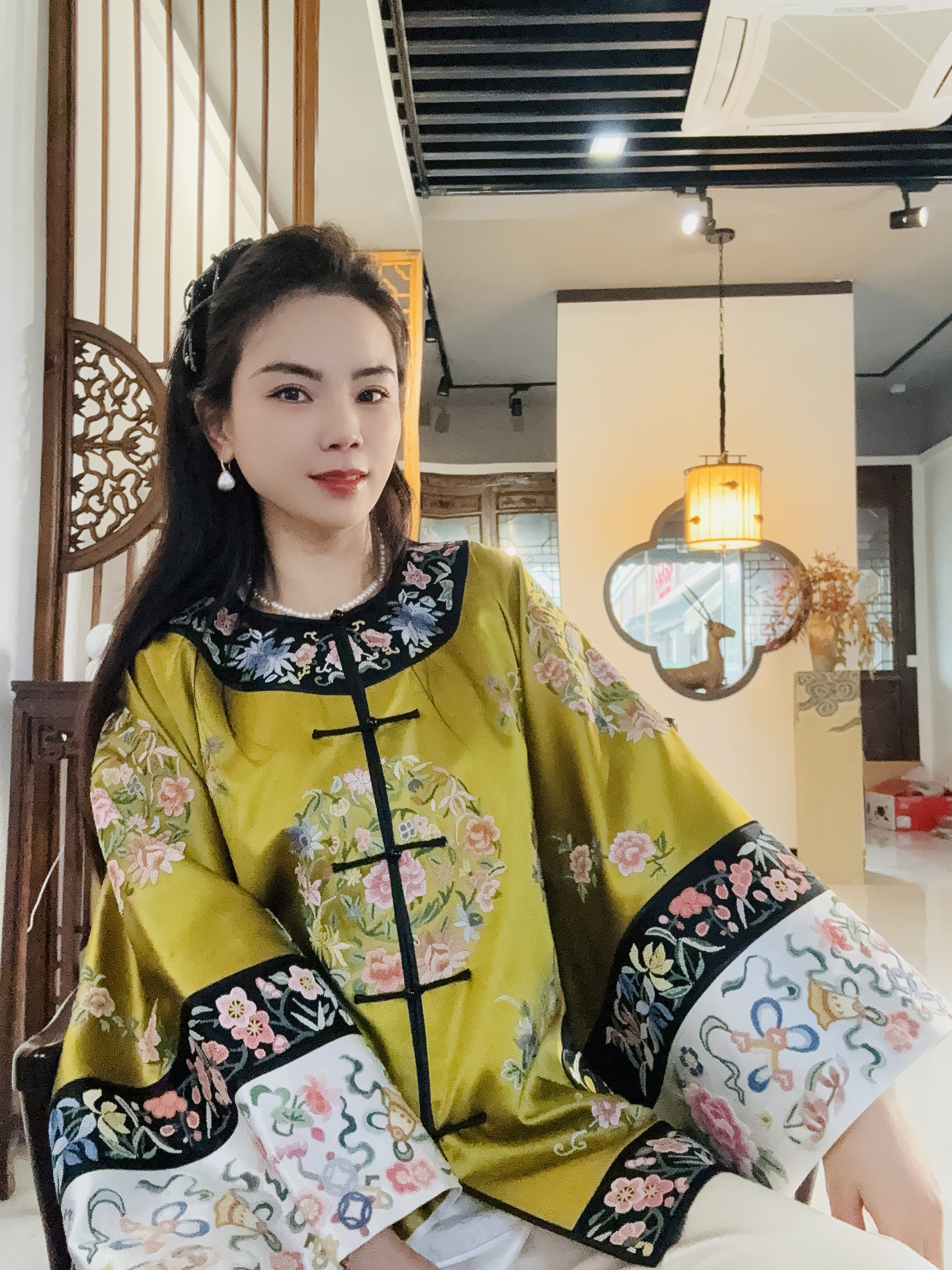 千金名媛手工苏绣桑蚕丝秋香色太太服