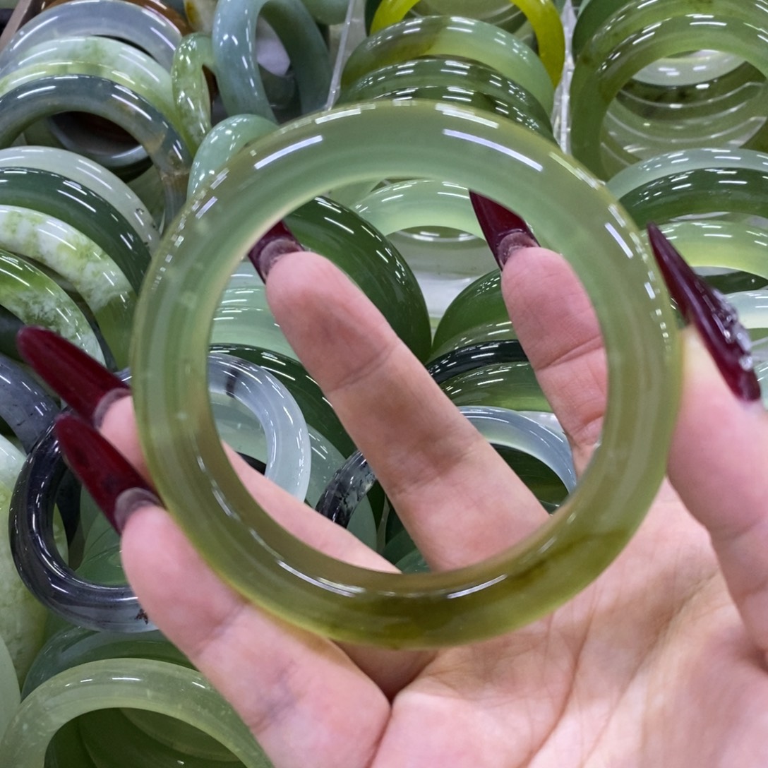 蛇纹石玉未镶嵌手镯