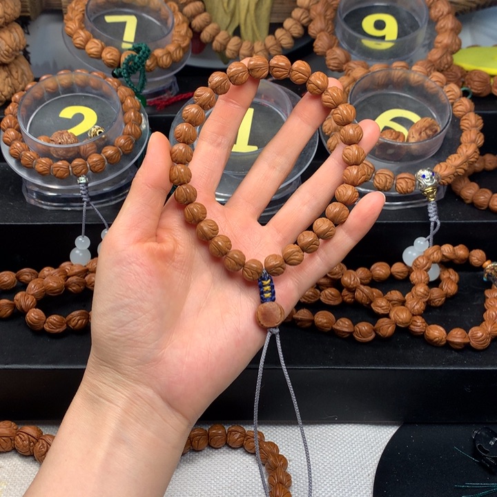 桃核吊坠一**茶1.0玉龙脊带无相佛三通