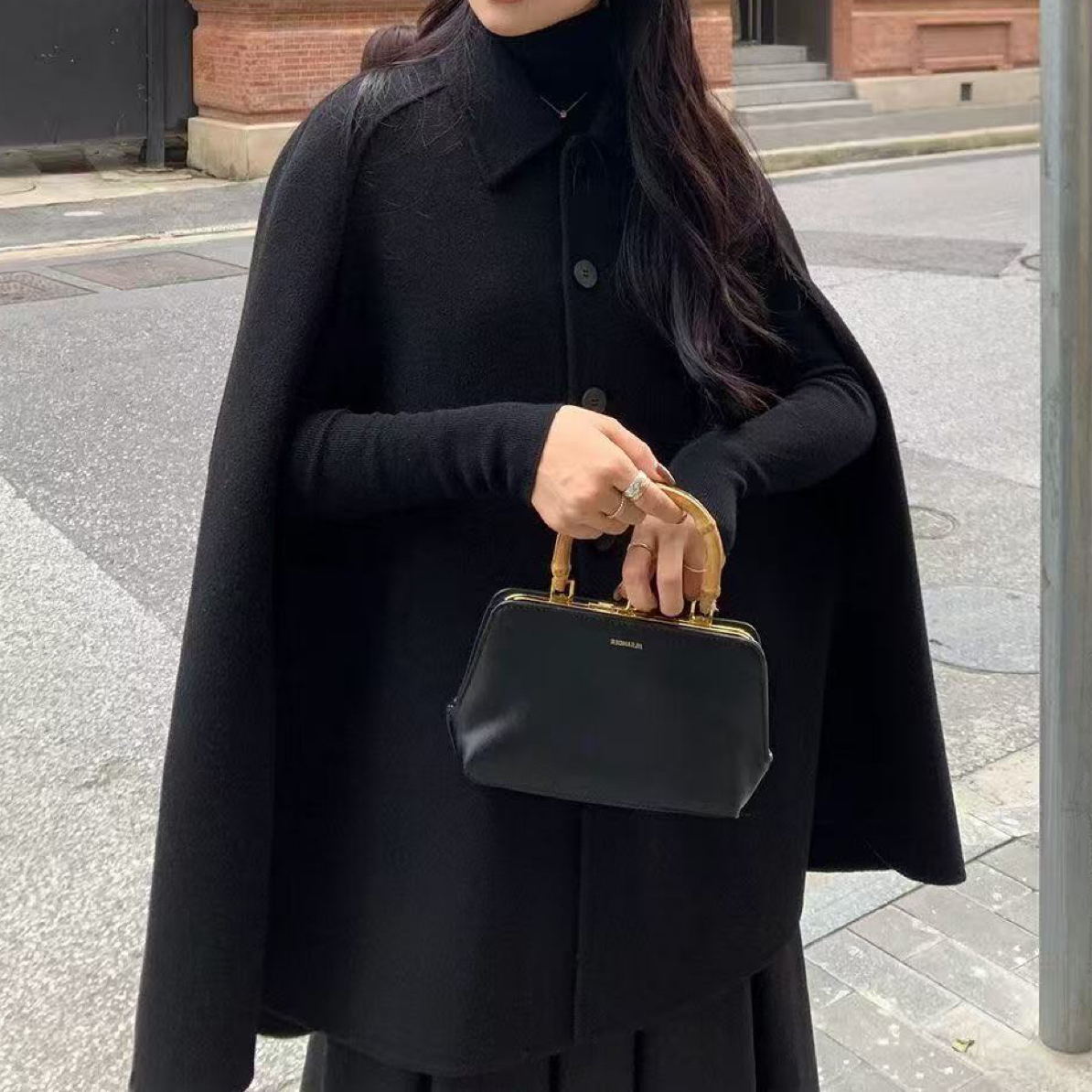 斗篷披肩毛呢外套女秋冬季新款英伦风气质宽松廓形黑色羊毛呢大衣