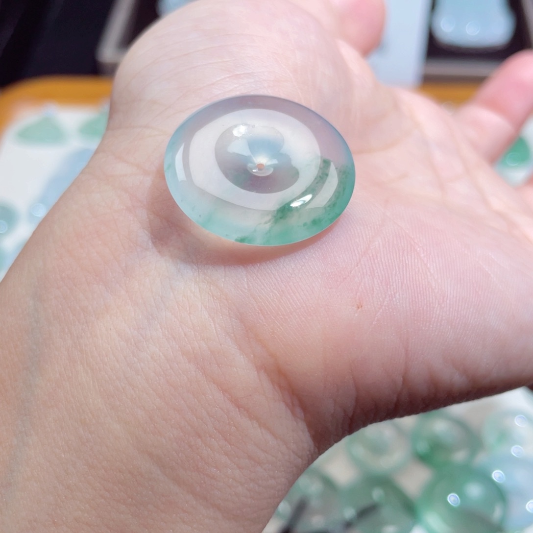 颈饰未镶嵌翡翠平安扣