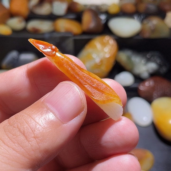 颈饰未镶嵌和田玉（糖玉）