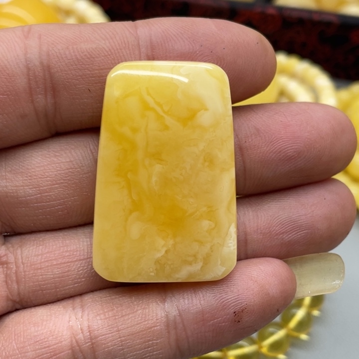 裸石琥珀未镶嵌牌子