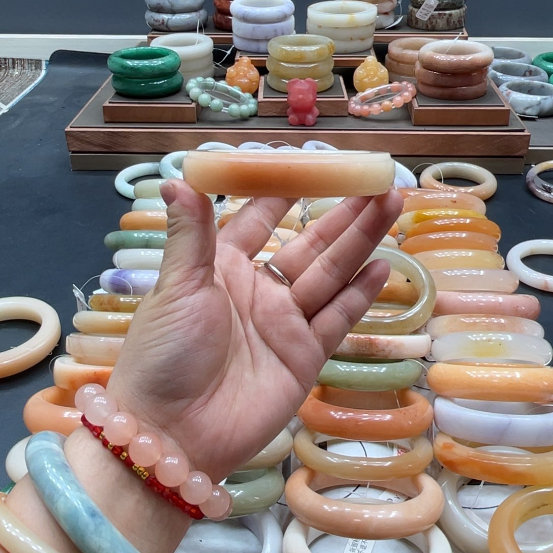 墨***羽石英质玉手镯未镶嵌