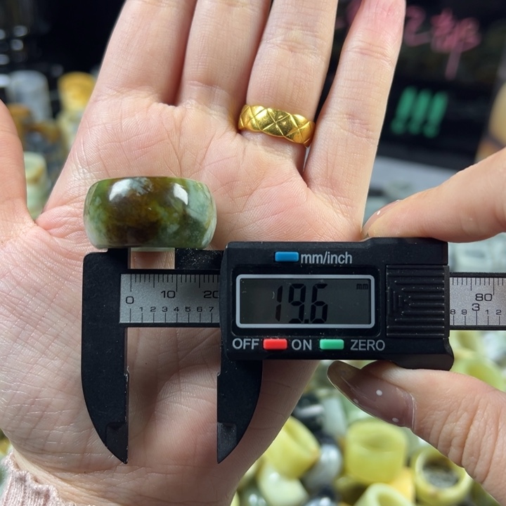 蛇纹石玉未镶嵌戒指