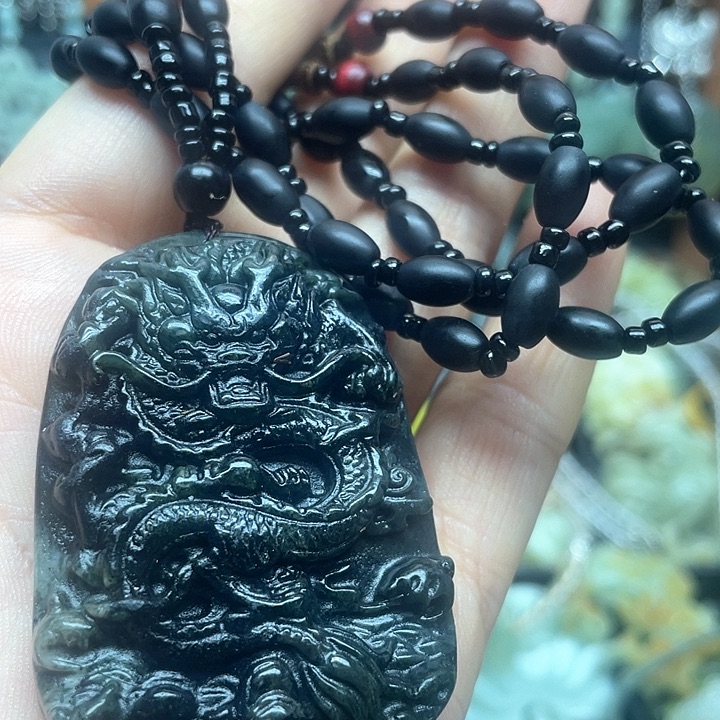 未镶嵌蛇纹石玉颈饰