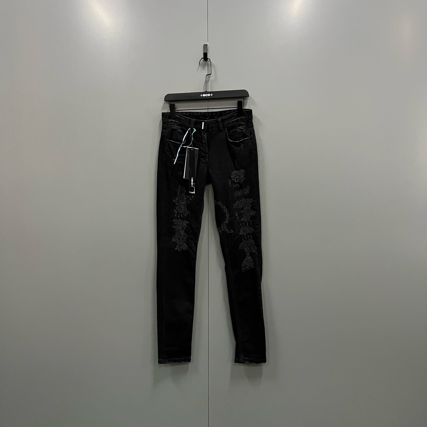 99新 Givenchy/纪梵希 (ll) 破洞牛仔长裤 26码/207981