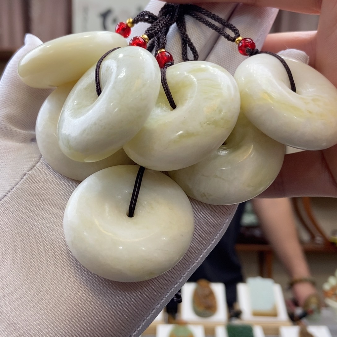 蛇纹石玉未镶嵌颈饰平安扣（多样性发一件
