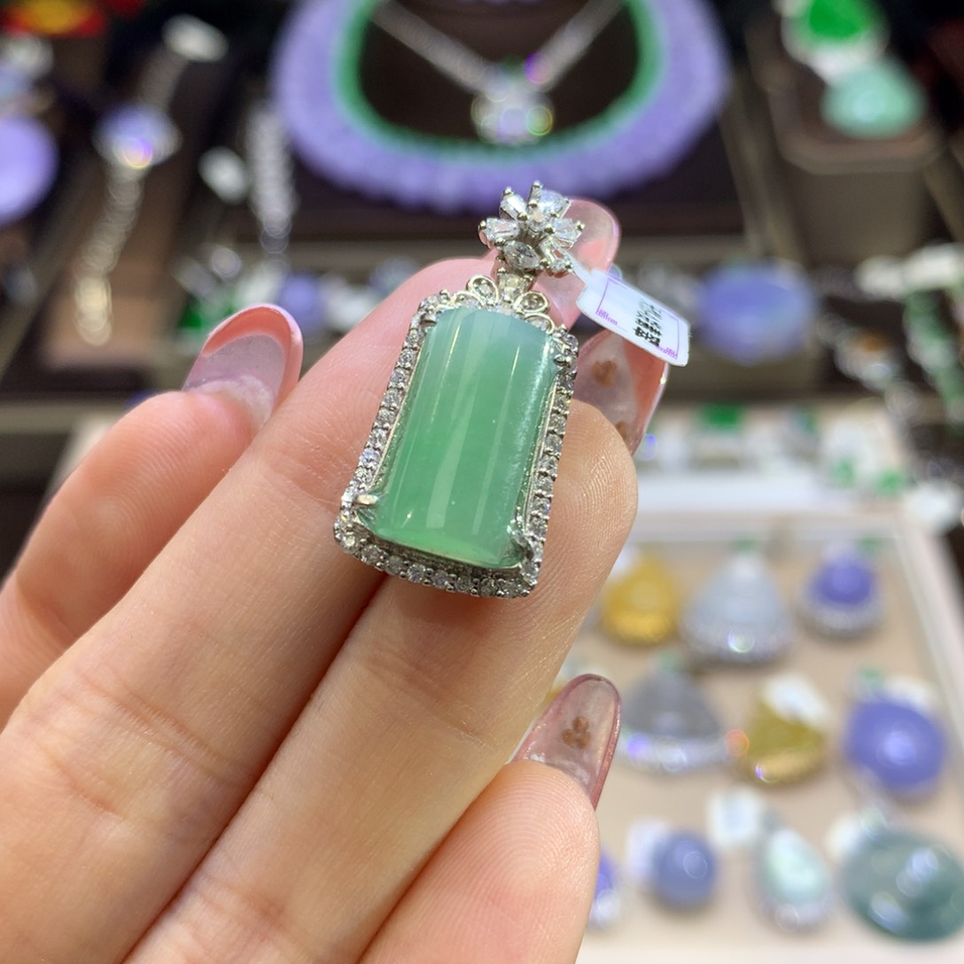 翡翠颈饰银S925镶嵌翡翠