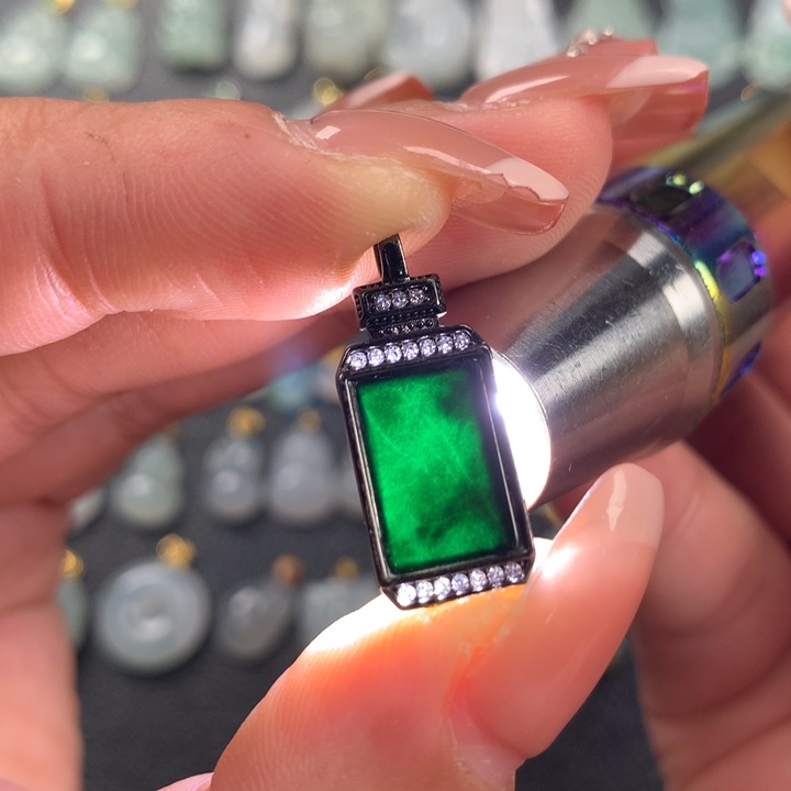 翡翠颈饰银S925镶嵌福利墨翠无事牌