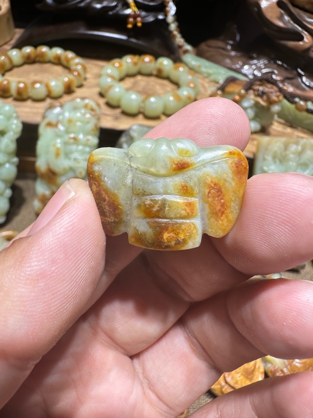 黄白河磨玉红山仿古件萧