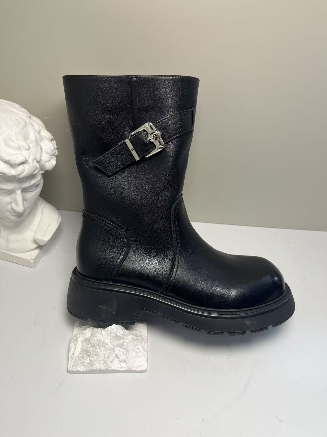 冬季平跟防脏马丁靴短筒圆头皮靴中筒时尚女士