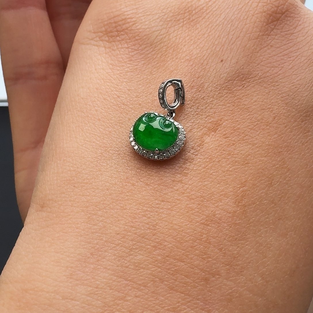 翡翠颈饰18K金镶嵌如意