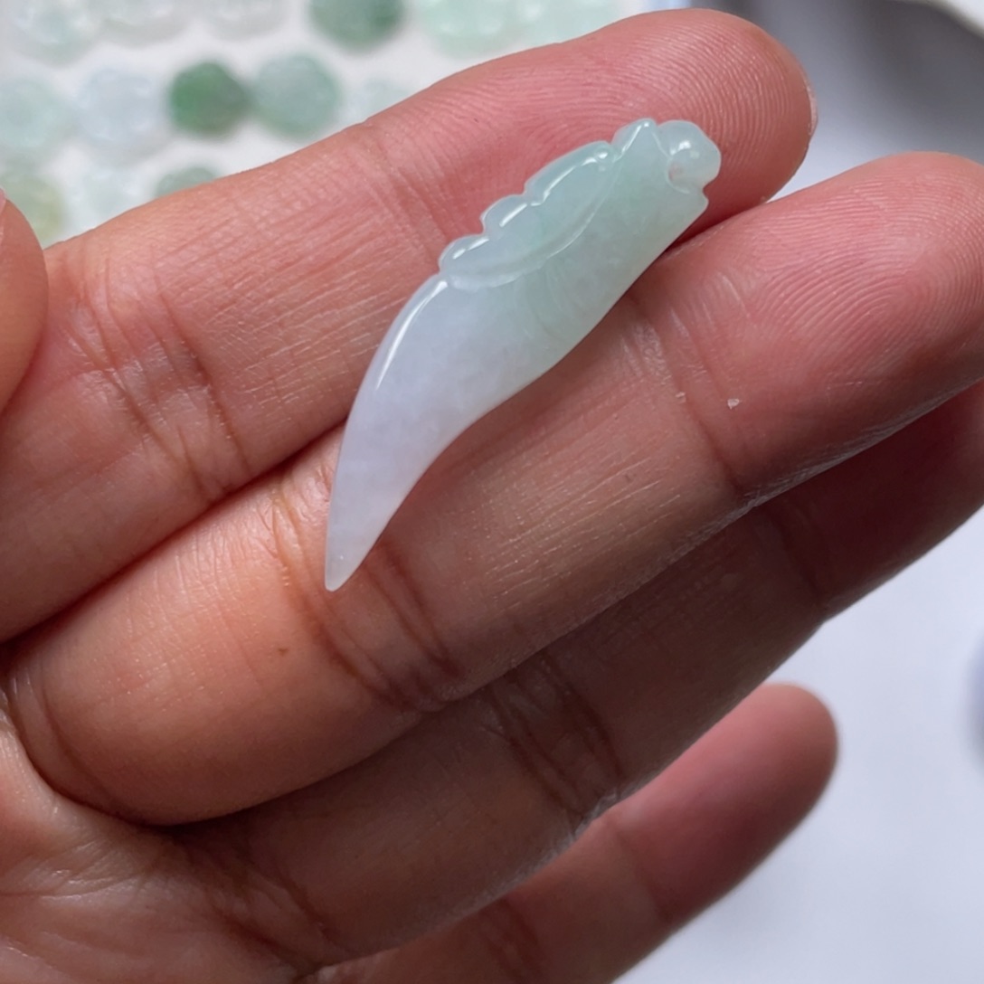 翡翠未镶嵌颈饰56785567