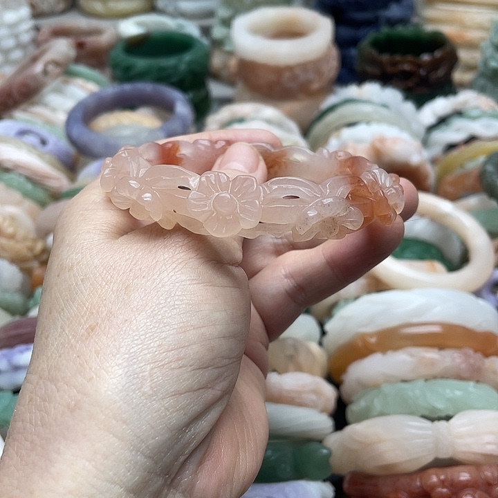 未镶嵌手镯石英岩玉