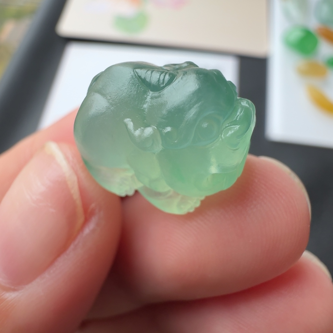 定制翡翠未镶嵌冰绿貔貅