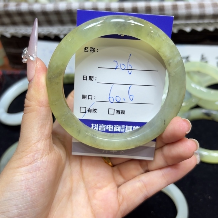 未镶嵌岫玉手镯天然