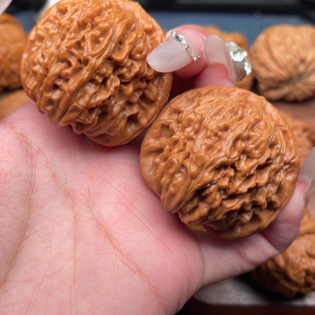 文玩核桃吊坠平谷楼44，大克重