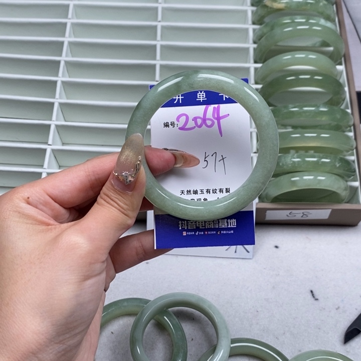 蛇纹石玉手镯未镶嵌