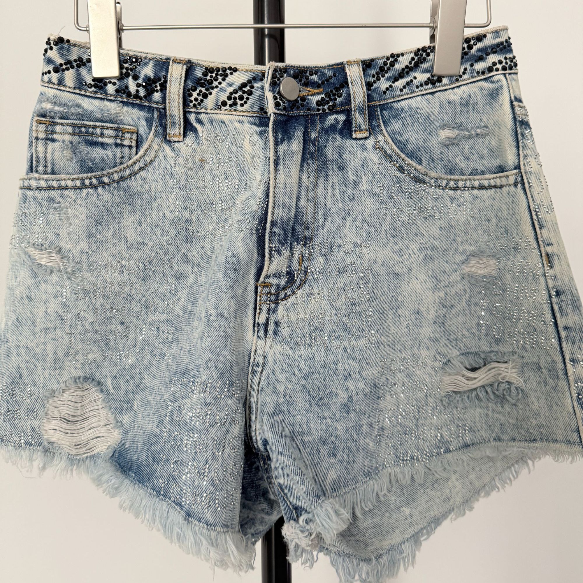 DC时尚重工休闲烫钻牛仔短裤T21421Z6002