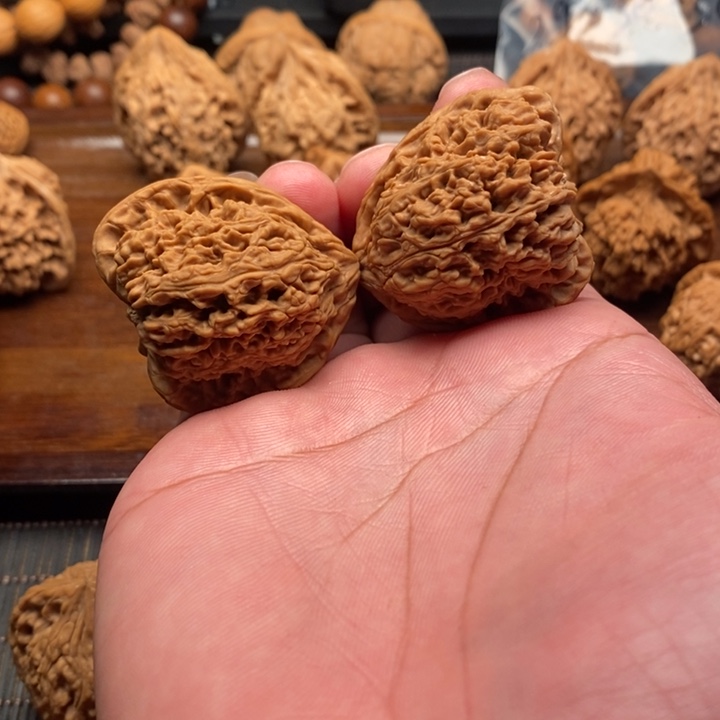 文玩核桃把件独***栏南疆石