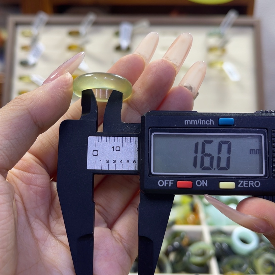 蛇纹石玉未镶嵌手镯154