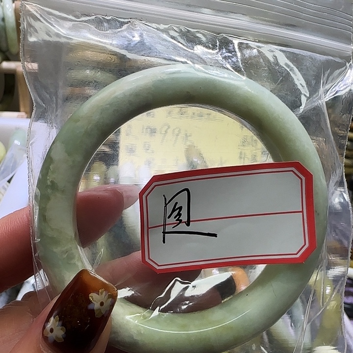 图***图透闪石-蛇纹石玉未镶嵌手镯