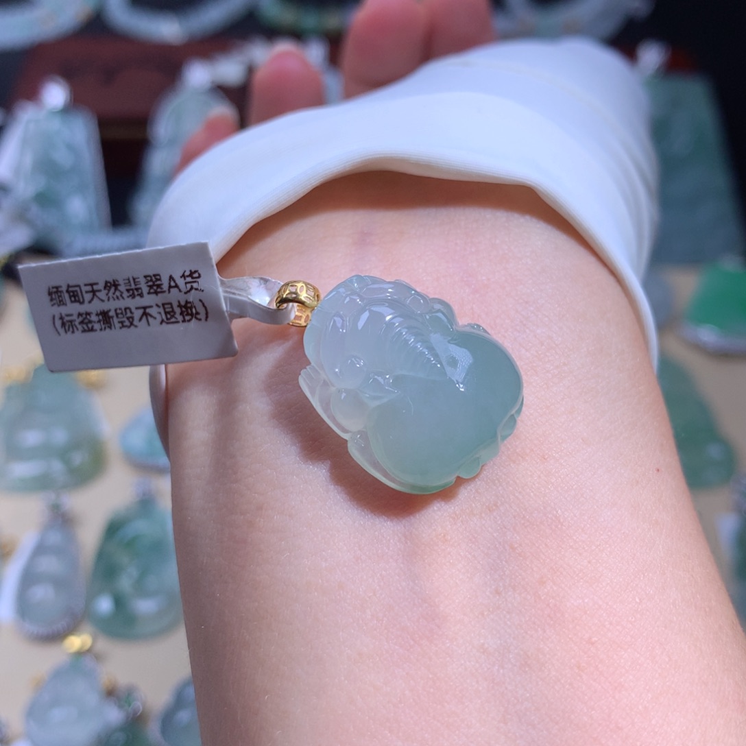 翡翠颈饰18K金镶嵌貔貅
