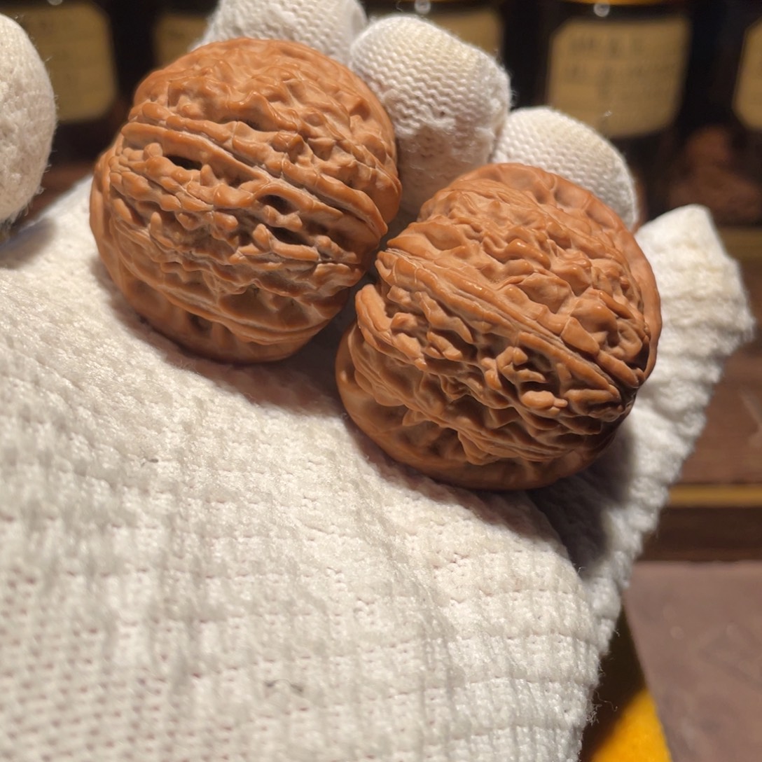 文玩核桃把件43球白